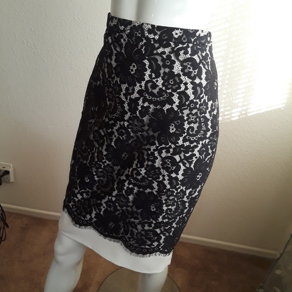 🔥SALE 🔥The Limited Scandal lace Skirt 2 - Picture 6 of 7